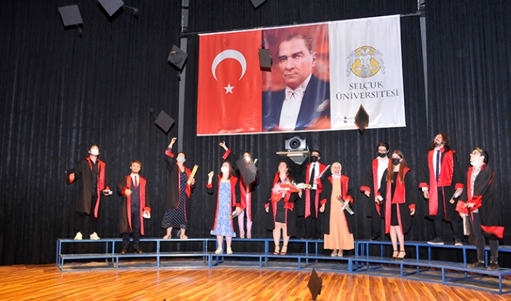 Selçuk Üniversitesi YDYO Mütercim ve Tercümanlık Bölümünden 12 öğrenci mezun oldu