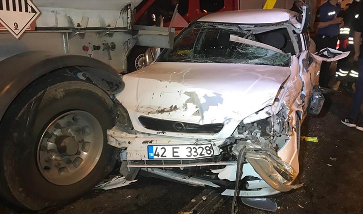 Konya'da 3 tıra çarpan otomobilin sürücüsü yaralandı