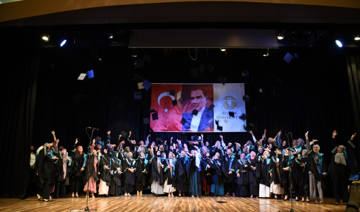 Arap Dili ve Edebiyatı Bölümünden 70 öğrenci mezun oldu