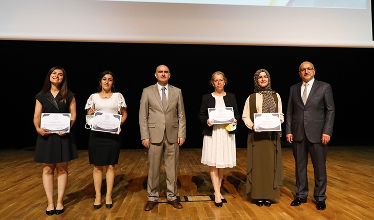 Konya'ya Avrupa birinciliği kazandıran öğretmenler ödüllendirildi