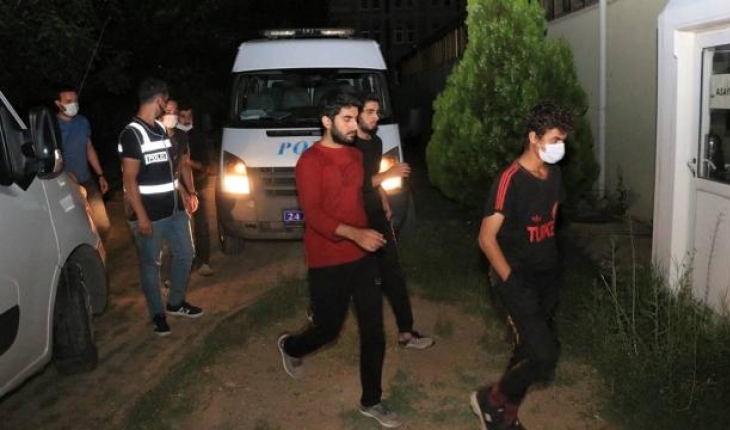 Yasa dışı yollarla yurda giren 17 sığınmacı yakalandı