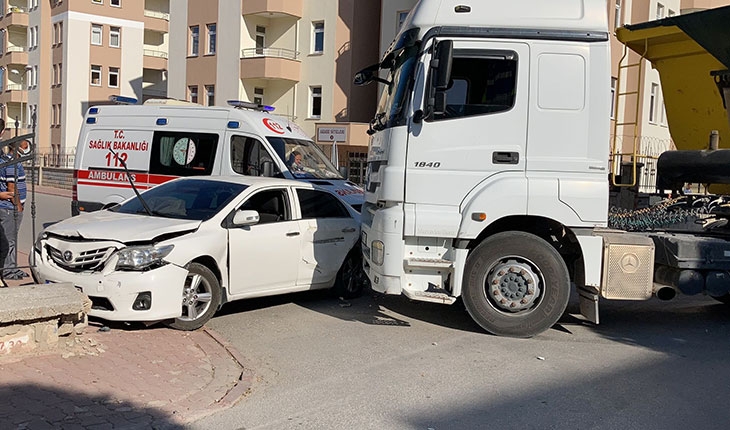 Konya'da tır ile otomobil çarpıştı: 1 yaralı
