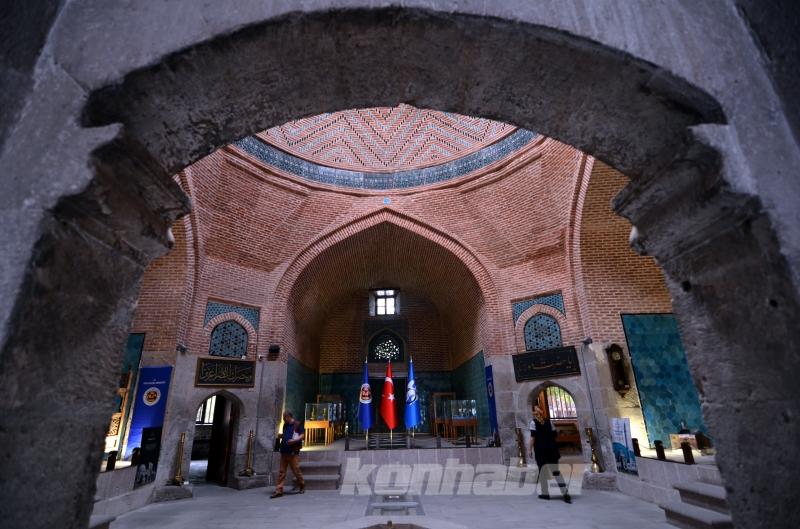Selçuklu mimarisinin kalbi Konya, kültür varlıklarıyla turistlerin ilgisini çekiyor