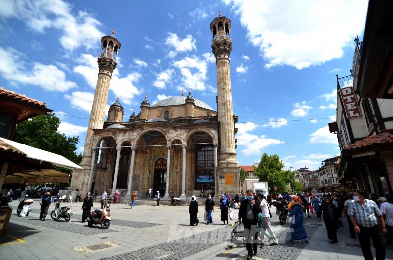 Selçuklu mimarisinin kalbi Konya, kültür varlıklarıyla turistlerin ilgisini çekiyor