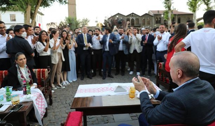 Cumhurbaşkanı Erdoğan gençlerle buluşmayı sürdürecek
