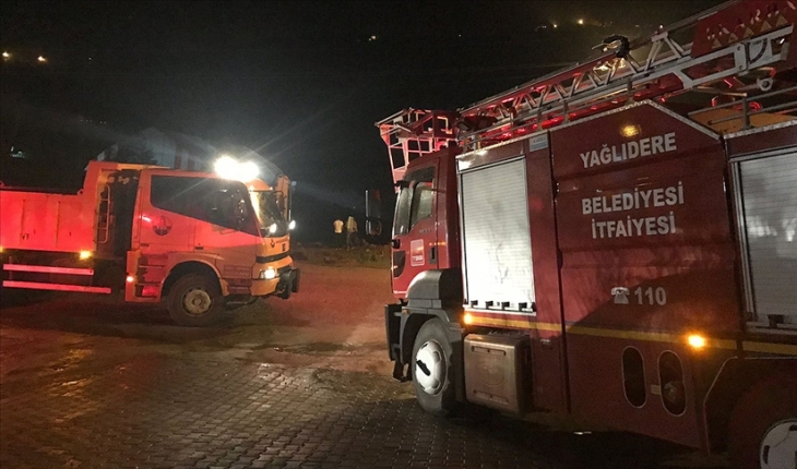 Dere taştı: 200 kişi düğün merasiminde mahsur kaldı