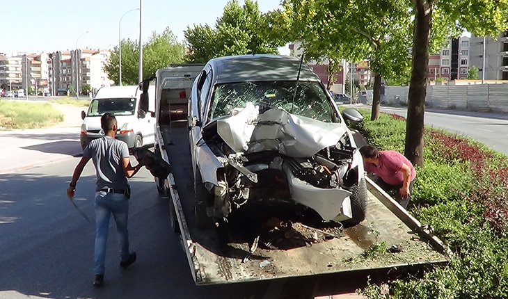 Konya’da otomobil ağaca çarptı: 1 ölü, 1 yaralı