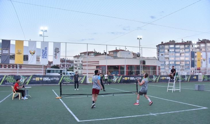 Konya’da düzenlenen ödüllü ayak tenisi turnuvası sona erdi