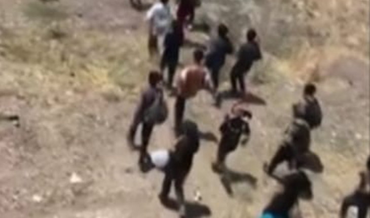 Arazide yürüyerek ilerleyen 113 düzensiz göçmen yakalandı