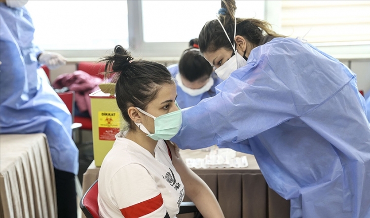 Bakan Koca: Ya tedbir ve aşı, ya kısır döngü!