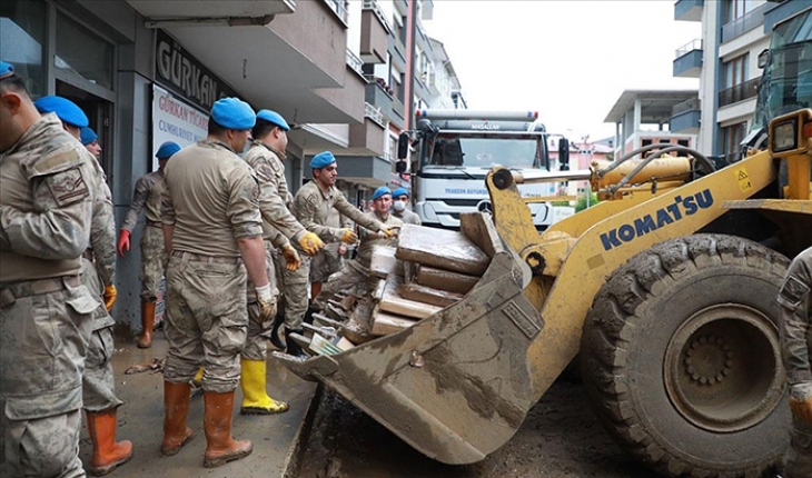 Arhavi'de hasar tespit ve temizlik çalışmaları devam ediyor