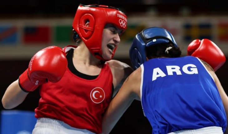 Milli boksör Esra Yıldız çeyrek finalde