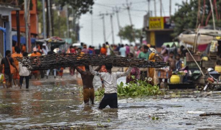 Hindistan'da sel: 23 kişi öldü