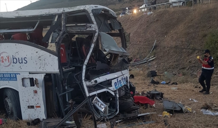Balıkesir’de yolcu otobüsü devrildi: 15 kişi öldü, 17 kişi yaralandı
