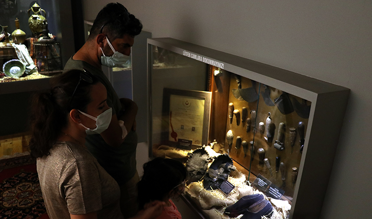 Konya'nın tarihi mahallesi Sille'de müzede sergilenen eserler ziyaretçilerin ilgisini çekiyor