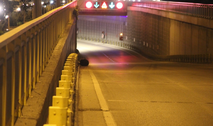 Yol kenarındaki şüpheli poşet fünye ile patlatıldı