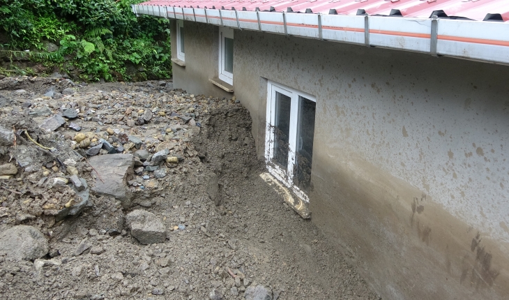 Rize'de sağanak ve heyelan: Bazı evler boşaltıldı