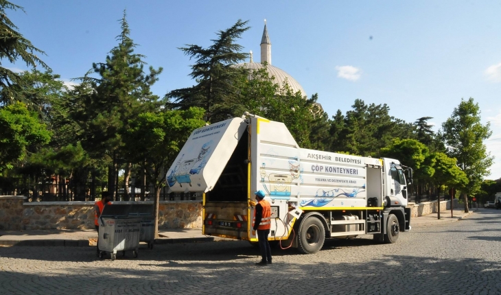 Akşehir’de çöp konteynerleri dezenfekte ediliyor