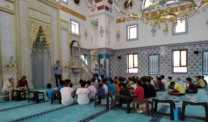 Yaz Kur'an kursu öğrencilerine internet ve sosyal medya kullanma eğitimi