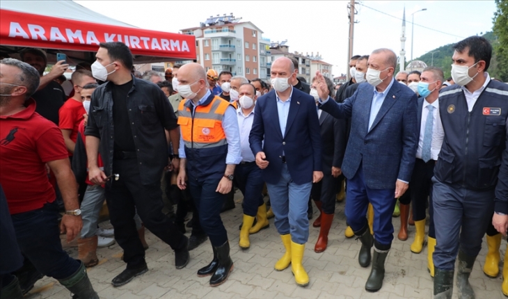 Cumhurbaşkanı Erdoğan, afet bölgesinde incelemede bulundu
