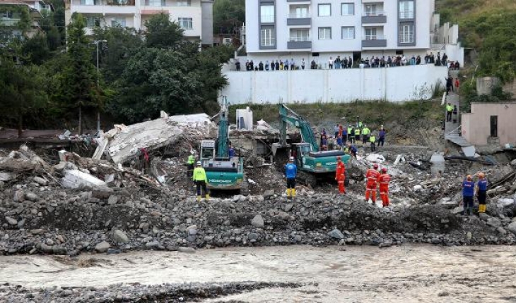 Sel felaketinde can kaybı 62'ye yükseldi
