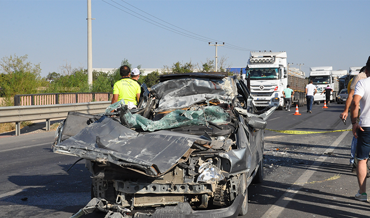 Konya’da tıra çarpan otomobilde 1 kişi öldü, 1 kişi yaralandı