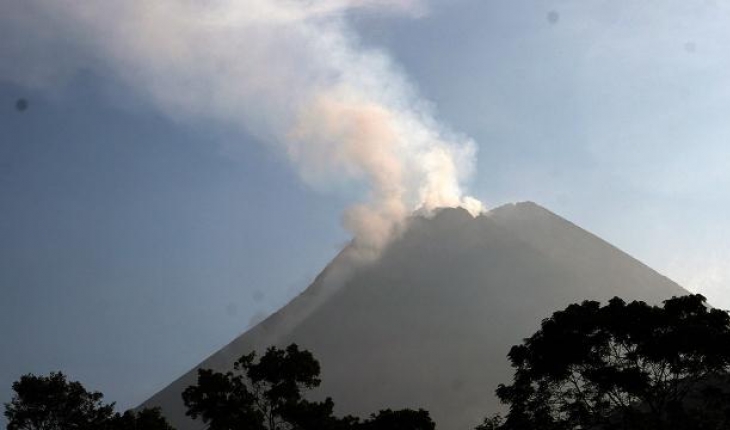 Merapi Yanardağı’nda patlama