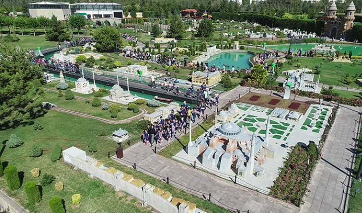 Meram yaz spor okulu öğrencileri 80 Binde Devr-i Alem Parkı’nda