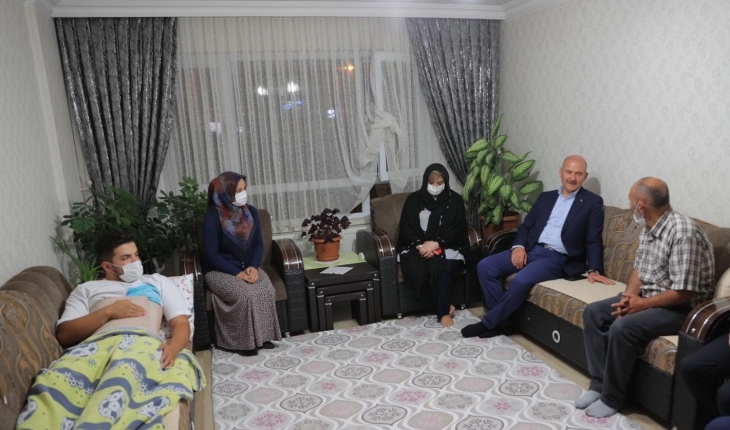 Bakan Soylu, Emirhan Yalçın'ın ailesini ziyaret etti