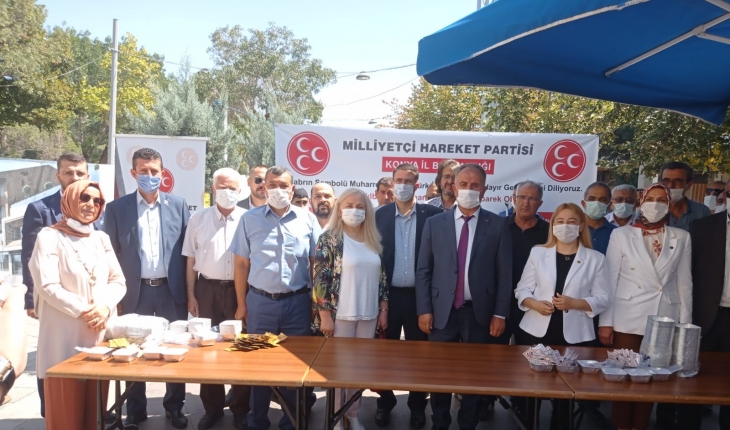 MHP Konya İl Başkanlığı'ndan vatandaşlara aşure ikramı