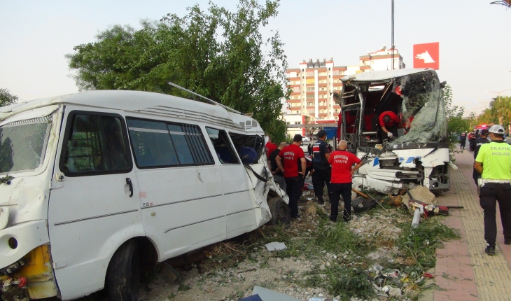 Mersin’de otobüs şarampole devrildi: 33 yaralı