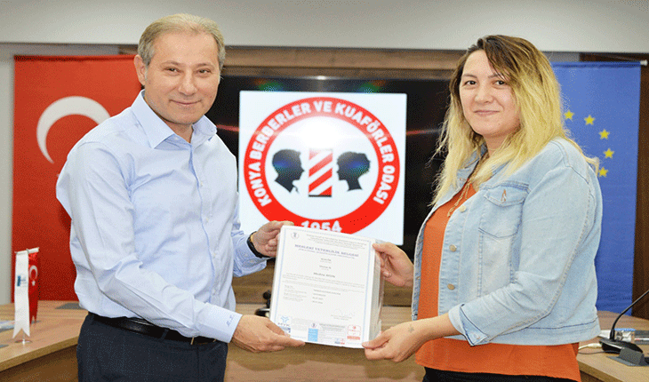 Kuaförler, mesleki yeterlilik belgelerini aldı