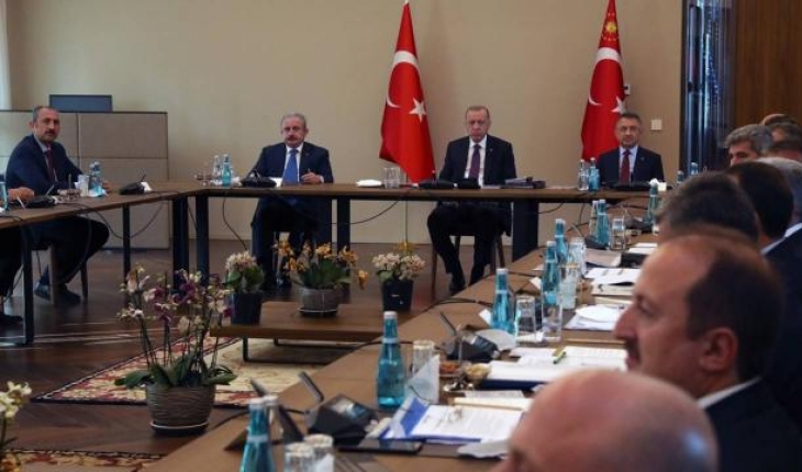 Cumhurbaşkanı Erdoğan, Ahlat'ta valilerle bir araya geldi