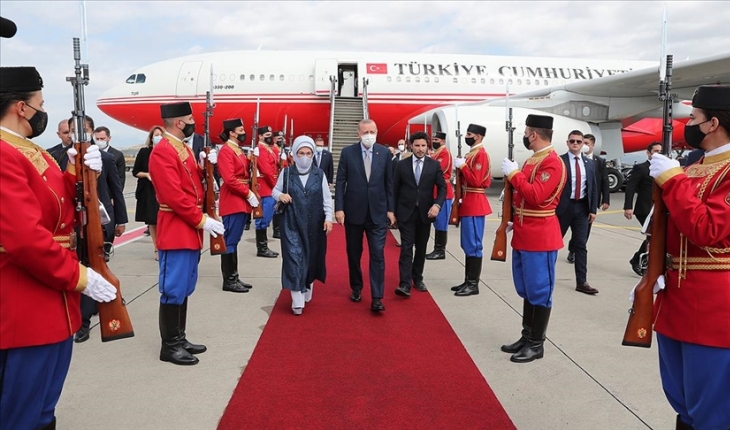 Cumhurbaşkanı Erdoğan Karadağ’da resmi törenle karşılandı