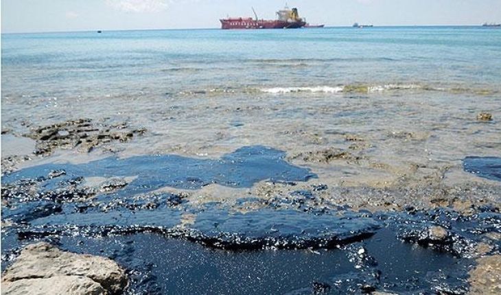 Türkiye, KKTC kıyılarına ilerleyen petrol sızıntısı için bölgeye ekip gönderdi
