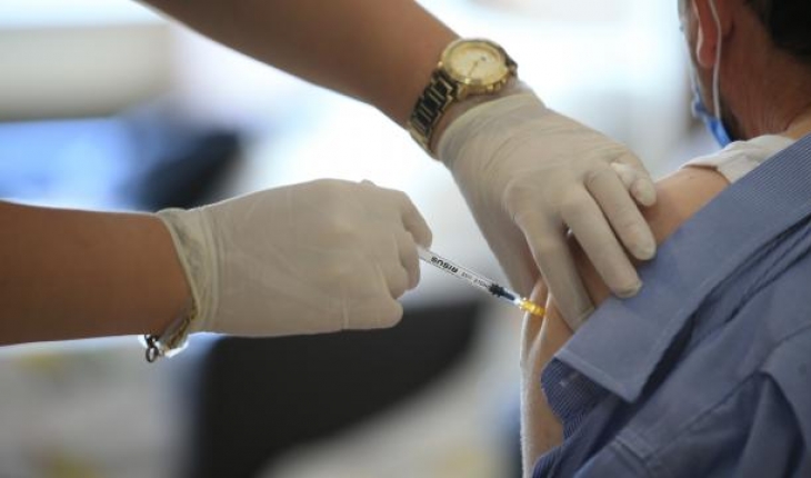 İngiltere'de COVID-19'dan ölenlerin sadece yüzde 1,2'si çift doz aşı yaptıranlar