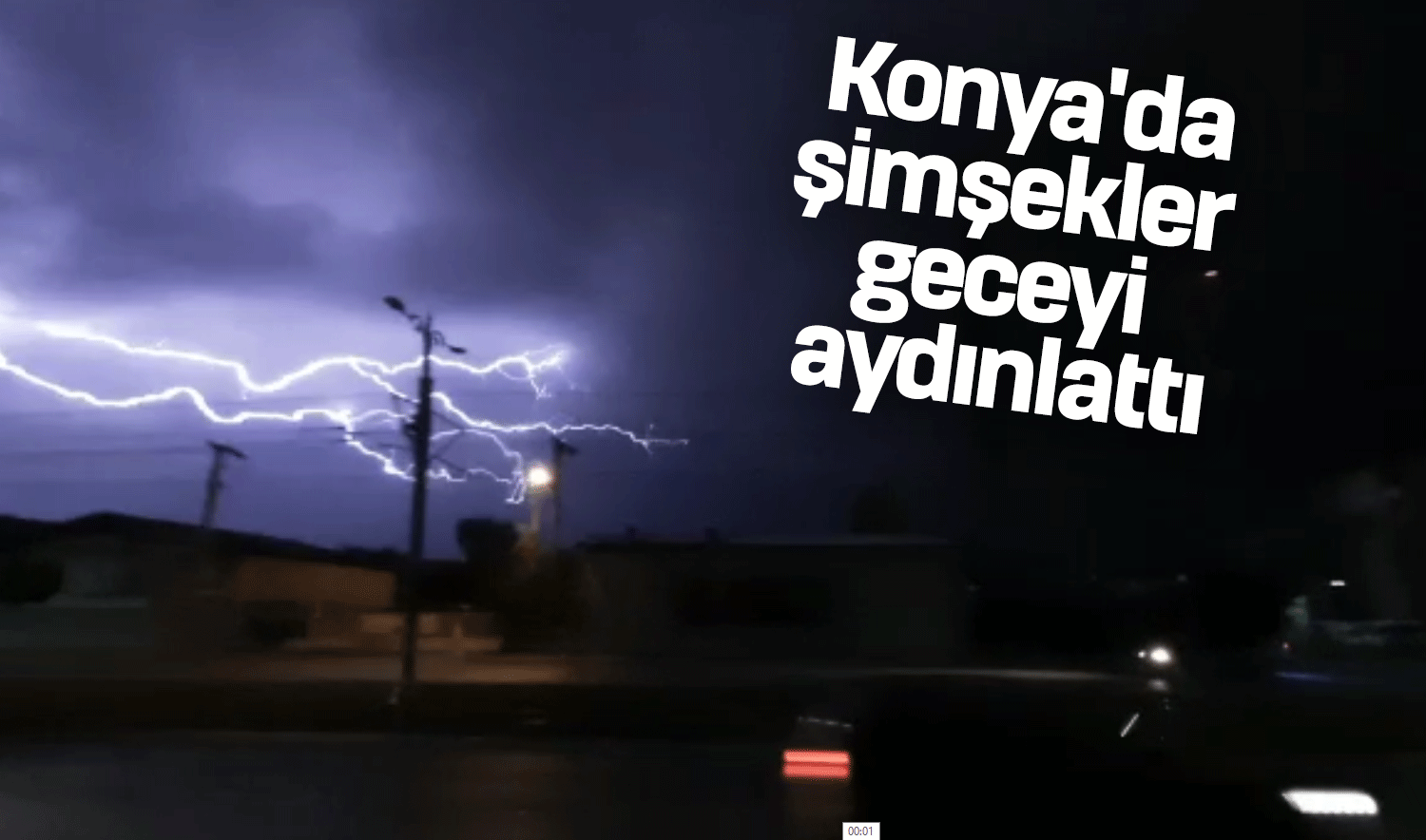 Konya'da şimşekler geceyi aydınlattı