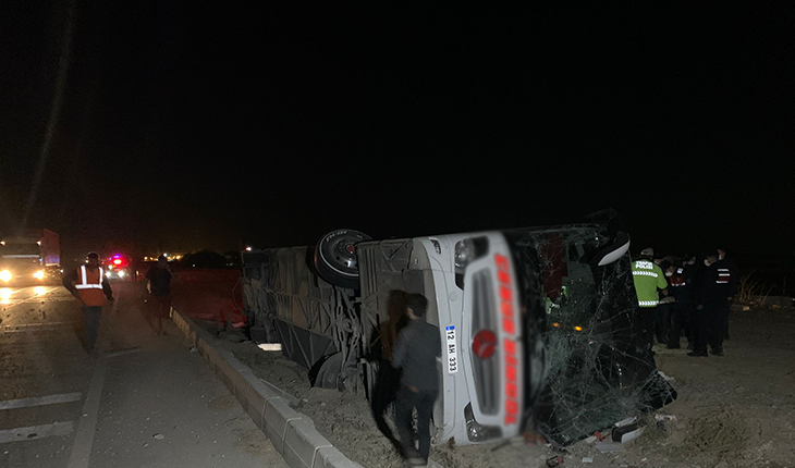 Konya’da yolcu otobüsü devrildi: 14 yaralı