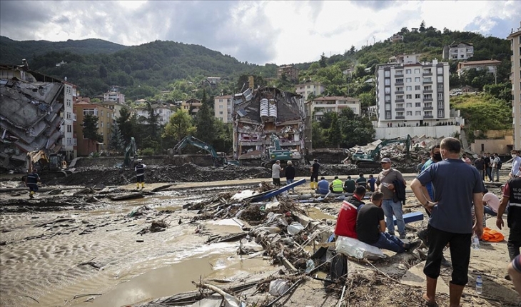 Sel felaketinde kaybolan 6 kişiyi arama çalışmaları sürüyor