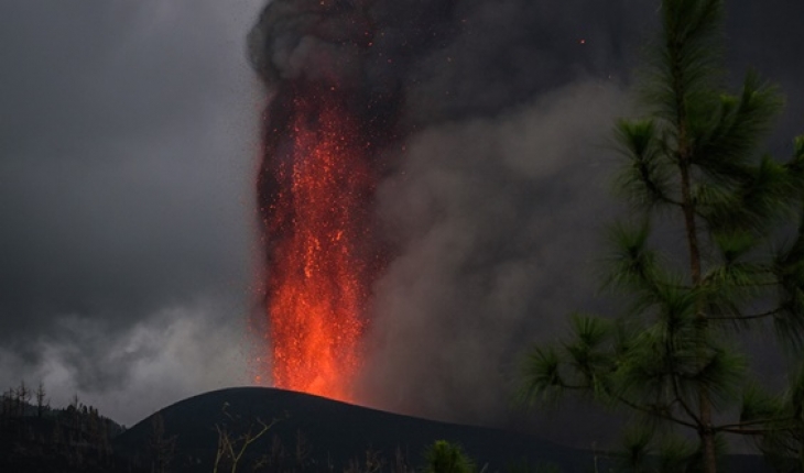 Cumbre Vieja Yanardağı’ndaki şiddetli patlamalar sürüyor