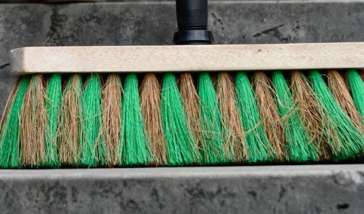 Kavgada kullanılan temizlik fırçası 'silah' sayıldı