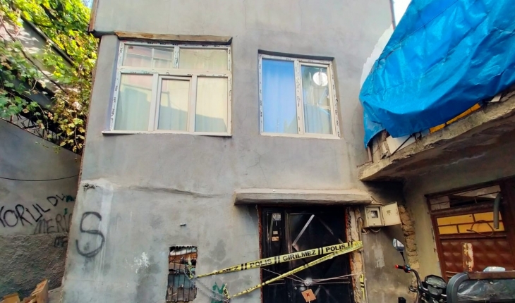 Evinde define ararken ölen yaşlı adam akıma kapılmış