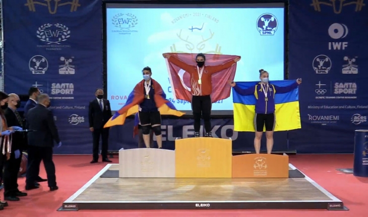 Milli halterci Sera Yenigün, Avrupa’da biri altın 3 madalya kazandı