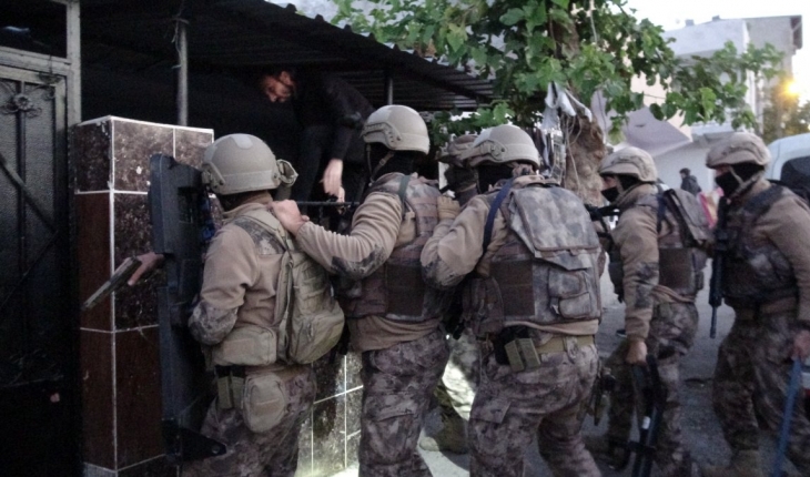 450 polisin katılımıyla silah kaçakçılarına operasyon düzenlendi