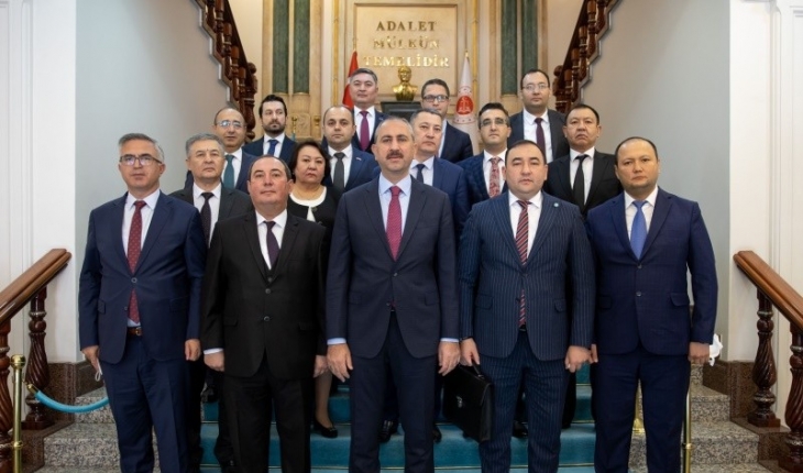 Bakan Gül, Türk Yargı Akademileri Birliği temsilcilerini kabul etti