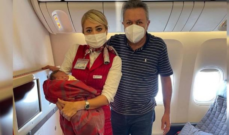 Uçakta doğum gerçekleştirmişti, Türk cerrah ABD basınında