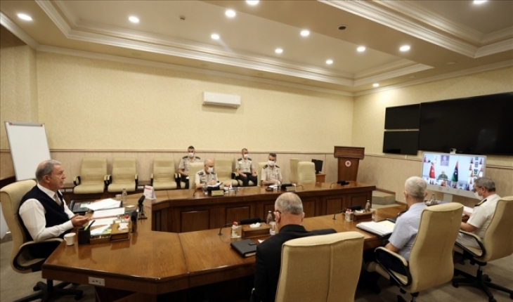 Bakan Akar'dan birlik komutanları ile video konferans toplantısı