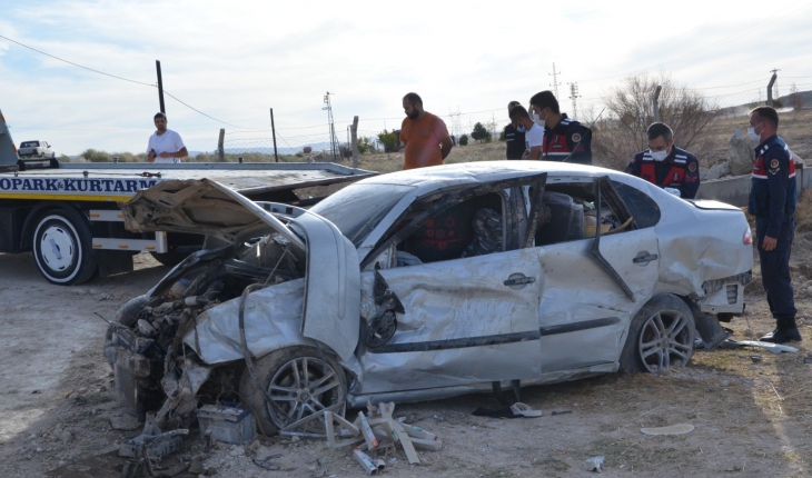 Konya’da şarampole devrilen otomobildeki 2 kişi yaralandı
