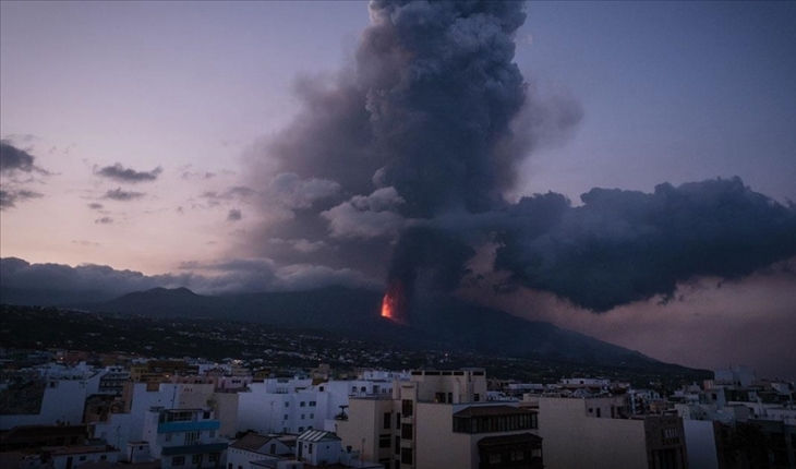 La Palma Adası’nda volkandan çıkan lavlar 24 günde 1458 binayı yakıp yıktı