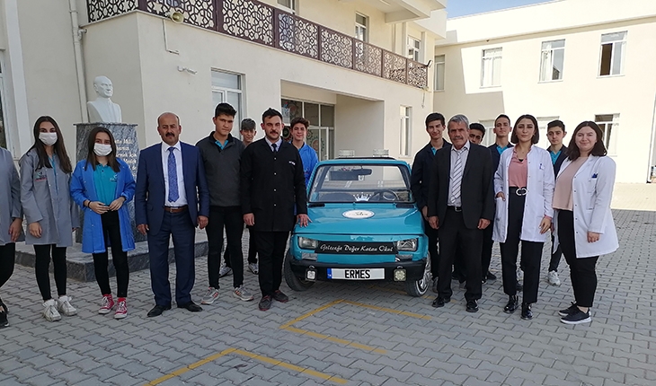 Konya’da lise öğrencileri güneş enerjili araç tasarladı